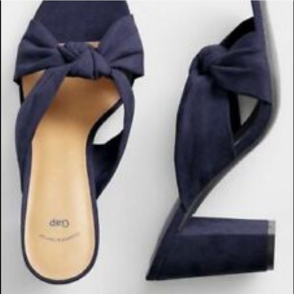 Women’s Navy Sueded Gap Mules Size 9-EUC - Picture 1 of 3